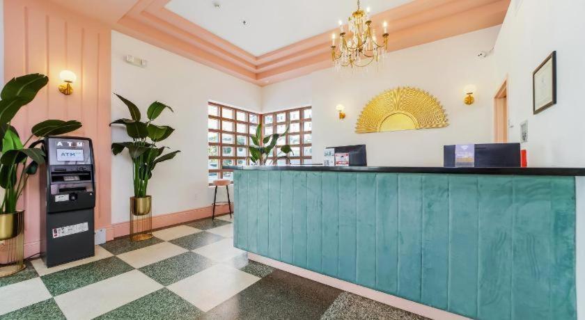 Ocean Spray Hotel Miami Beach Exterior photo