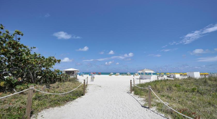 Ocean Spray Hotel Miami Beach Exterior photo