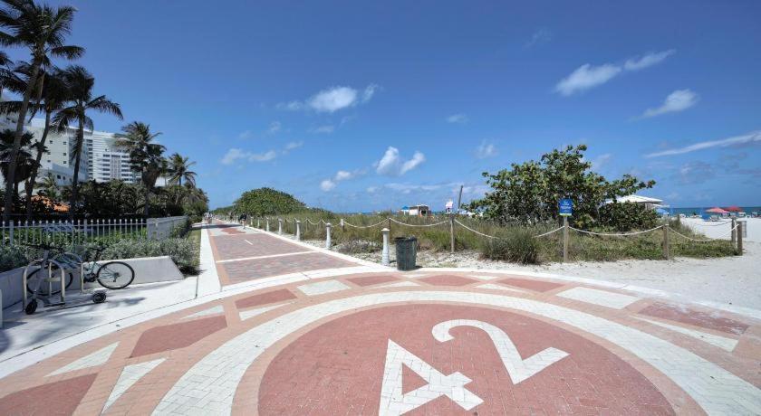 Ocean Spray Hotel Miami Beach Exterior photo